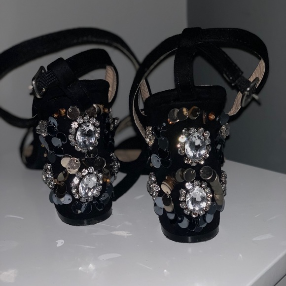 Beautiful in black - Picture 5 of 7